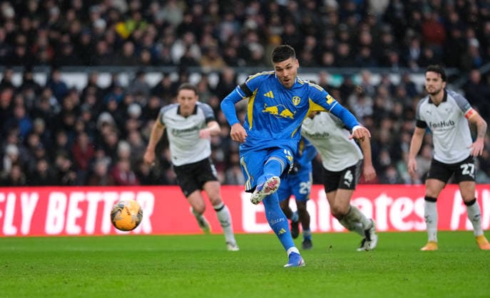 Joel Piroe of Leeds United takes and misses the penalty during the Emirates FA Cup third round football match between Derby County and Leeds United at Pride Park Stadium in Derby. Copyright: xPaulxBonser SportsxPressxPhotox Sportspressphoto_SPR80776