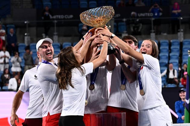 TENNIS UNITED CUP SYDNEY, Team Poland celebrate winning the 2026 United Cup final between Poland and Switzerland at Ken Rosewall Arena in Sydney, Sunday, January 11, 2026. ( NO ARCHIVING, EDITORIAL USE ONLY SYDNEY NEW SOUTH WALES AUSTRALIA  Copyright: xDANxHIMBRECHTSx 20260112110679496484