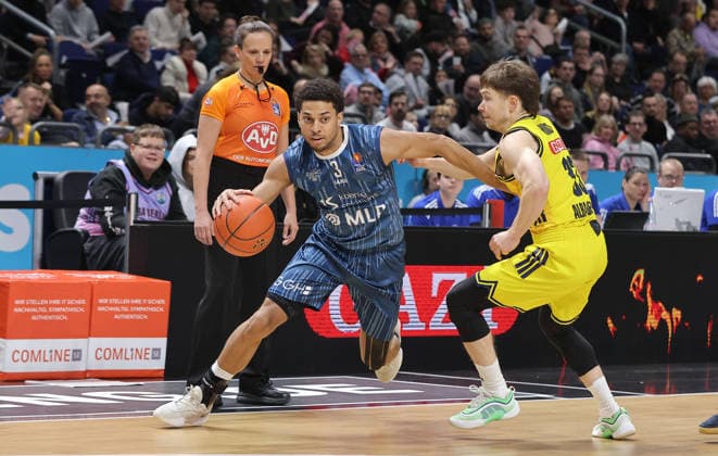 Kevin McClain on the ball, Bennet Hundt duel Game scene Action Sport Basketball BBL Bundesliga Men 15 Matchday Season 2025 2026 11 01 2026 ALBA Berlin vs MLP Academics Heidelberg