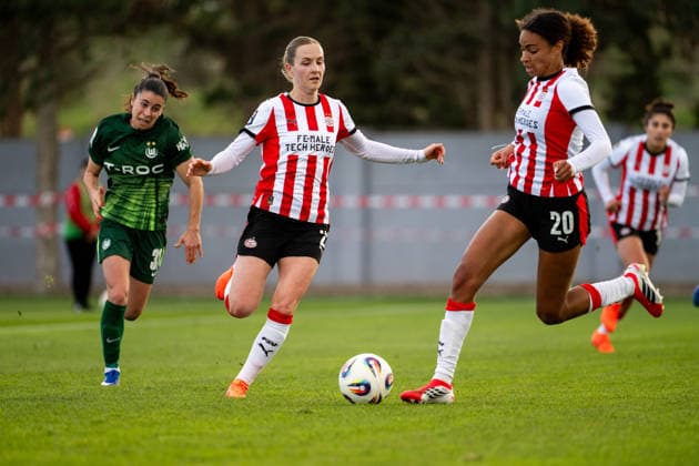 Sara Thrige PSV Eindhoven, 02 on the ball, in front Nina Nijstad PSV Eindhoven, 20 , MLT, VfL Wolfsburg vs PSV Eindhoven, womens soccer test match, training camp, 2025 2026 season, 11 01 2026 MLT, VfL Wolfsburg vs PSV Eindhoven, womens soccer test match, training camp, 2025 2026 season, 11 01 2026 Attard Copyright: xEibner-Pressefoto Memmlerx EP_MMR
