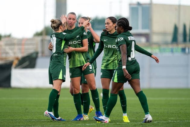 Svenja Huth VfL Wolfsburg, 10 , Ella Peddemors VfL Wolfsburg, 05 , Kessya Bussy VfL Wolfsburg, 19 , Lineth Beerensteyn VfL Wolfsburg, 09 celebrate the goal for 1 0, MLT, VfL Wolfsburg vs PSV Eindhoven, Soccer womens test match, training camp, season 2025 2026, 11 01 2026 MLT, VfL Wolfsburg vs PSV Eindhoven, Soccer womens test match, training camp, season 2025 2026, 11 01 2026 Attard Copyright: xEibner-Pressefoto Memmlerx EP_MMR