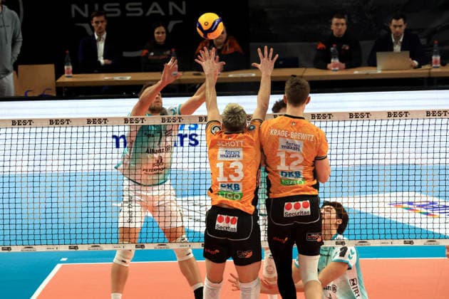 DEU, DVV, 1 VBL, BR Volleys vs SWD powevolleys Dueren, 11 01 2026, Max Schmeling Halle, Berlin, DEU, DVV, 1 VBL, BR Volleys vs SWD powevolleys Dueren, in the picture Ruben Schott BR Volleys 13 , Florian Krage Brewitz BR Volleys 12 , Jordan Canham Dueren 7 nordphotoxGmbHx xEngler nph00076