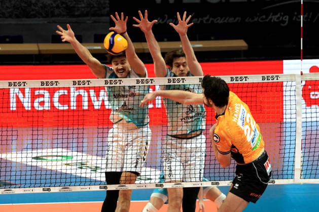 DEU, DVV, 1 VBL, BR Volleys vs SWD powevolleys Dueren, 11 01 2026, Max Schmeling Halle, Berlin, DEU, DVV, 1 VBL, BR Volleys vs SWD powevolleys Dueren, in the picture Jake Hanes BR Volleys 22 , Kyle Paulson Dueren 1 , Robin Baghdady Dueren 8 nordphotoxGmbHx xEngler nph00076