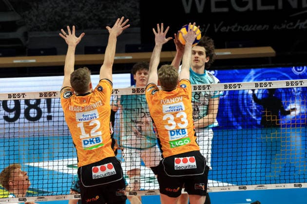 DEU, DVV, 1 VBL, BR Volleys vs SWD powevolleys Dueren, 11 01 2026, Max Schmeling Halle, Berlin, DEU, DVV, 1 VBL, BR Volleys vs SWD powevolleys Dueren, pictured Florian Krage Brewitz BR Volleys 12 , Fedor Ivanov BR Volleys 33 , Robin Baghdady Dueren 8 nordphotoxGmbHx xEngler nph00076