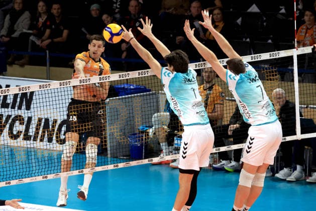 DEU, DVV, 1 VBL, BR Volleys vs SWD powevolleys Dueren, 11 01 2026, Max Schmeling Halle, Berlin, DEU, DVV, 1 VBL, BR Volleys vs SWD powevolleys Dueren, in the picture Moritz Reichert BR Volleys 15 , Kyle Paulson Dueren 1 , Jordan Canham Dueren 7 nordphotoxGmbHx xEngler nph00076