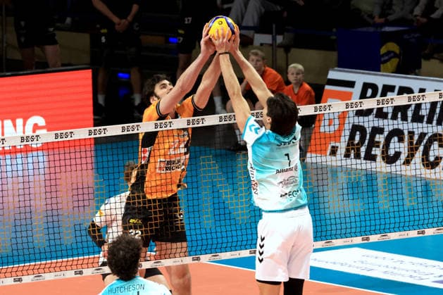 DEU, DVV, 1 VBL, BR Volleys vs SWD powevolleys Dueren, 11 01 2026, Max Schmeling Halle, Berlin, DEU, DVV, 1 VBL, BR Volleys vs SWD powevolleys Dueren, in the picture Jake Hanes BR Volleys 22 , Kyle Paulson Dueren 1 nordphotoxGmbHx xEngler nph00076