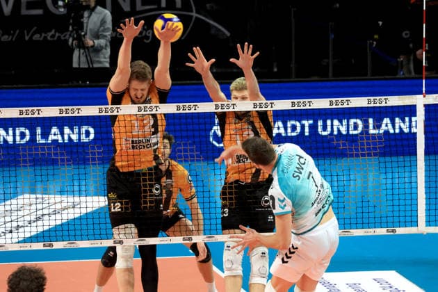 DEU, DVV, 1 VBL, BR Volleys vs SWD powevolleys Dueren, 11 01 2026, Max Schmeling Halle, Berlin, DEU, DVV, 1 VBL, BR Volleys vs SWD powevolleys Dueren, in the picture Florian Krage Brewitz BR Volleys 12 , Ruben Schott BR Volleys 13 , Jordan Canham Dueren 7 nordphotoxGmbHx xEngler nph00076