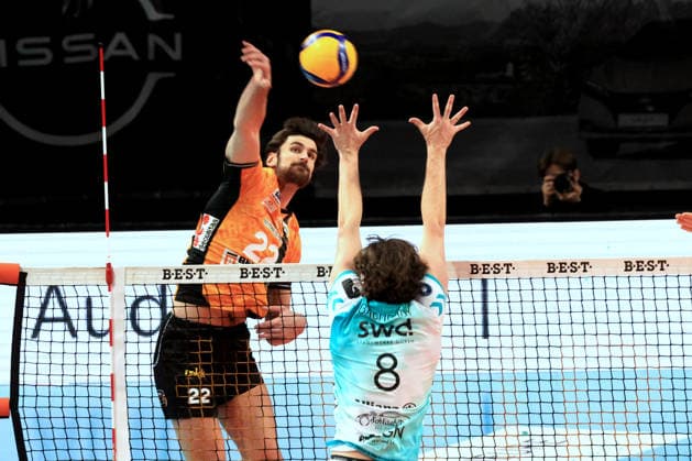 DEU, DVV, 1 VBL, BR Volleys vs SWD powevolleys Dueren, 11 01 2026, Max Schmeling Halle, Berlin, DEU, DVV, 1 VBL, BR Volleys vs SWD powevolleys Dueren, in the picture Jake Hanes BR Volleys 22 , Robin Baghdady Dueren 8 nordphotoxGmbHx xEngler nph00076