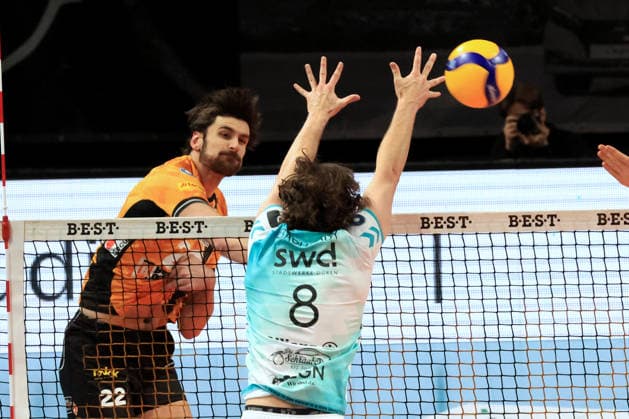 DEU, DVV, 1 VBL, BR Volleys vs SWD powevolleys Dueren, 11 01 2026, Max Schmeling Halle, Berlin, DEU, DVV, 1 VBL, BR Volleys vs SWD powevolleys Dueren, in the picture Jake Hanes BR Volleys 22 , Robin Baghdady Dueren 8 nordphotoxGmbHx xEngler nph00076