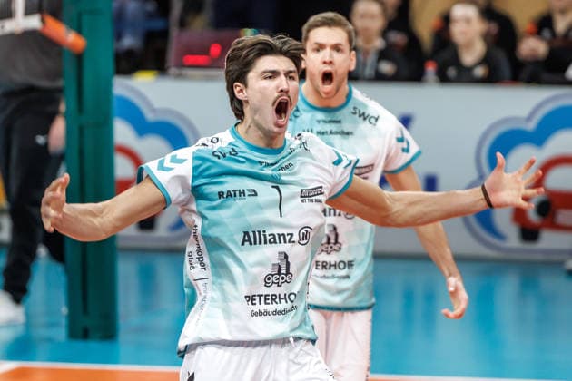 11 01 26, Berlin, Volleyball, Matchday 15, Berlin Recycling Volleys SWD Powervolleys Düren Kyle Paulson SWD Powervolleys Düren celebrates after winning a point Berlin Recycling Volleys SWD Powervolleys Düren