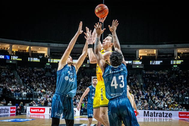Basketball Berlin 11 01 2026 Season 2025 2026 EasyCredit BBL 1 Bundesliga Men, Men Alba Berlin MLP Academics Heidelberg Justin Bean Alba Berlin, No 34 Eric Reed Jr Heidelberg, No 43 Ryan Mikesell Heidelberg, No 33