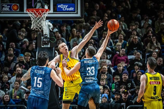 Basketball Berlin 11 01 2026 Season 2025 2026 EasyCredit BBL 1 Bundesliga Men, Men Alba Berlin MLP Academics Heidelberg Ryan Mikesell Heidelberg, No 33 Martynas Echodas Alba Berlin, No 14