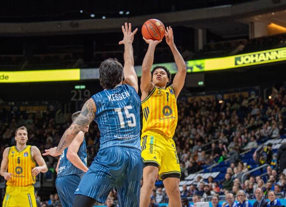 Basketball, Men, Season 2025 2026, easyCredit BBL 15 Matchday , Alba Berlin MLP Academics Heidelberg, v l Marcel Keßen Heidelberg , Jack Kayil Alba , 11 01 2026, Copyright: xSebastianxRäppold MatthiasxKochx