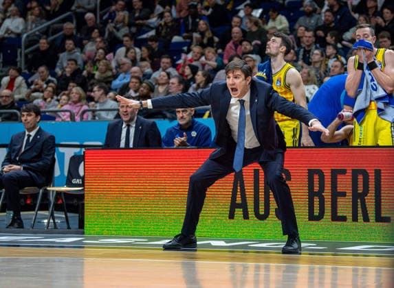 Basketball, Men, Season 2025 2026, easyCredit BBL 15 Matchday , Alba Berlin MLP Academics Heidelberg, Coach Pedro Calles Alba , 11 01 2026, Copyright: xSebastianxRäppold MatthiasxKochx