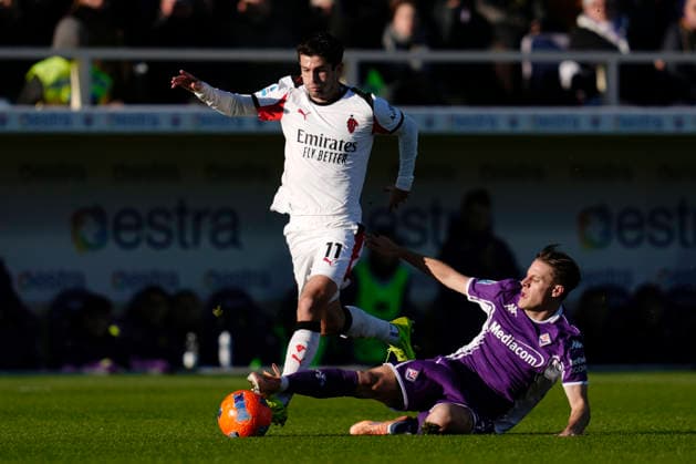 Christian Pulisic (AC Milan) and Nicolo Fagioli (ACF Fiorentina) battle for the ball, Serie A, ACF Fiorentina v AC Milan, Artemio Franchi Stadium, January 11, 2026, Firenze, Italy.