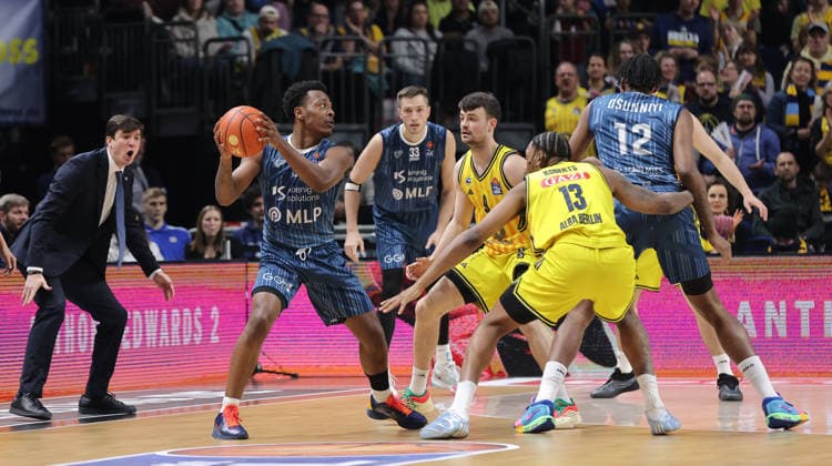 Damariae Horne on the ball, Jonas Mattisseck, J Wan Roberts duel Game scene Action Sport Basketball BBL Bundesliga Men 15 Matchday Season 2025 2026 11 01 2026 ALBA Berlin vs MLP Academics Heidelberg