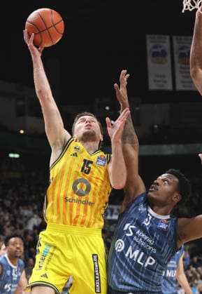 Martin Hermannsson on the ball, Damariae Horne duel Game scene Action Sport Basketball BBL Bundesliga Men 15 Matchday Season 2025 2026 11 01 2026 ALBA Berlin vs MLP Academics Heidelberg