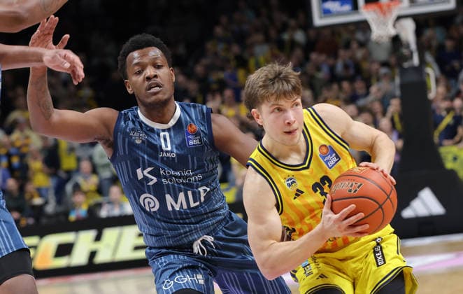 Damariae Horne, Bennet Hundt on the ball duel Game scene Action Sport Basketball BBL Bundesliga Men 15 Matchday Season 2025 2026 11 01 2026 ALBA Berlin vs MLP Academics Heidelberg