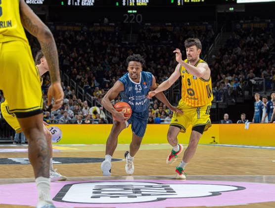 Basketball, Men, Season 2025 2026, easyCredit BBL 15 Matchday , Alba Berlin MLP Academics Heidelberg, v l Eric Reed II Heidelberg , Jonas Mattiseck Alba , 11 01 2026, Copyright: xSebastianxRäppold MatthiasxKochx