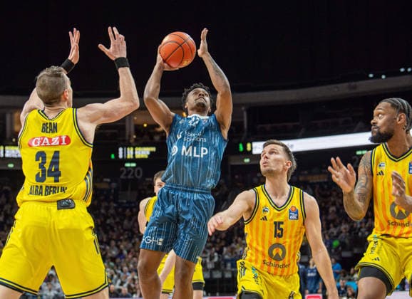 Basketball, Men, Season 2025 2026, easyCredit BBL 15 Matchday , Alba Berlin MLP Academics Heidelberg, v l Justin Bean Alba , Eric Reed II Heidelberg , Martin Hermannsson Alba , J wan Roberts Alba , 11 01 2026, Copyright: xSebastianxRäppold MatthiasxKochx