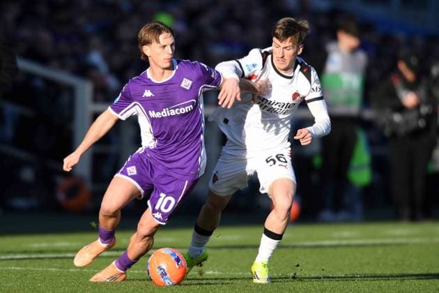 Foto IPP Giacomo Morini Firenze 11 01 2026 Campionato di calcio di serie A 2025 2026 Acf Fiorentina vs Ac Milan. nella foto: Albert Gudmundsson contrastato da Alexis Saelemaekers. italy ITALY  Copyright: xR4924_italyphotopressx