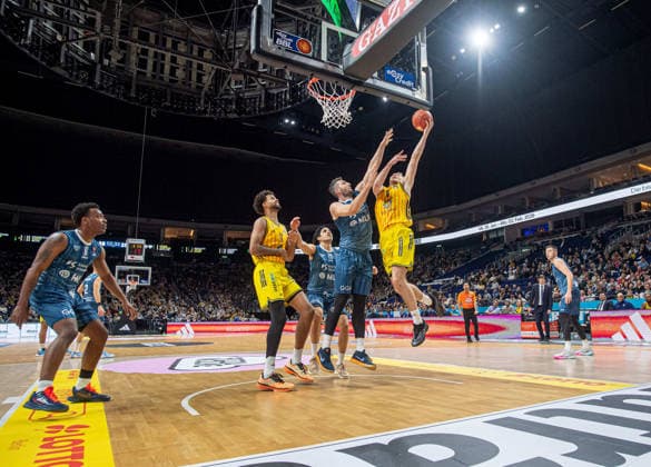 Basketball, Men, Season 2025 2026, easyCredit BBL 15 Matchday , Alba Berlin MLP Academics Heidelberg, v l Damariae Horne Heidelberg , Norris Agbakoko Alba , Paul Zipser Heidelberg , Malte Delow Alba , 11 01 2026, Copyright: xSebastianxRäppold MatthiasxKochx