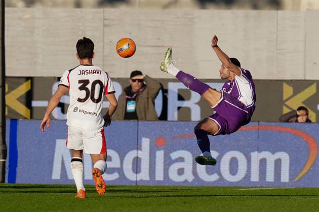 ACF Fiorentina v AC Milan - Serie A Enilive Rolando Mandragora of ACF Fiorentina tries to score first goal during the serie Serie A Enilive match between ACF Fiorentina and AC Milan at Stadio Artemio Franchi on January 11, 2026 in Florence, Italy Florence Stadio Artemio Franchi Florence Italy Copyright: xGiuseppexMaffiax 260111SERIEA_Fiorentina-Milan_GM_02715
