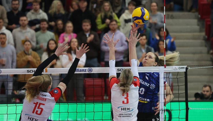 Stuttgart , Volleyball Bundesliga Allianz MTV Stuttgart vs ETV Hamburger Volksbank Volleys , right Eleanor Holthaus Stuttgart