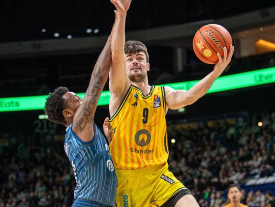 Basketball, Men, Season 2025 2026, easyCredit BBL 15 Matchday , Alba Berlin MLP Academics Heidelberg, v l Damariae Horne Heidelberg , Jonas Mattiseck Alba , 11 01 2026, Copyright: xSebastianxRäppold MatthiasxKochx