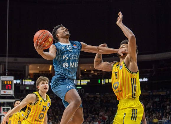 Basketball, Men, Season 2025 2026, easyCredit BBL 15 Matchday , Alba Berlin MLP Academics Heidelberg, v l Eric Reed II Heidelberg , Norris Agbakoko Alba , 11 01 2026, Copyright: xSebastianxRäppold MatthiasxKochx