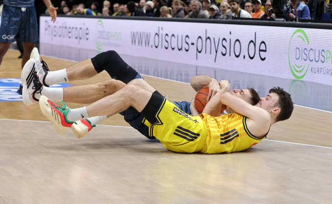 Dusan Neskovic in a duel with Jonas Mattisseck Action Match scene Sport Basketball BBL Bundesliga Men 15 Matchday Season 2025 2026 11 01 2026 ALBA Berlin vs MLP Academics Heidelberg