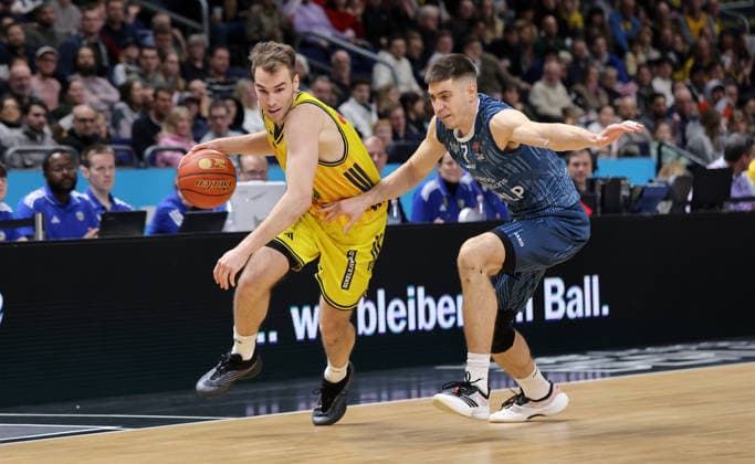 Malte Delow on the ball, Dusan Neskovic duel Game scene Action Sport Basketball BBL Bundesliga Men 15 Matchday Season 2025 2026 11 01 2026 ALBA Berlin vs MLP Academics Heidelberg