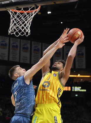 Dusan Neskovic, Norris Agbakoko on the ball duel Game scene Action Sport Basketball BBL Bundesliga Men 15 Matchday Season 2025 2026 11 01 2026 ALBA Berlin vs MLP Academics Heidelberg