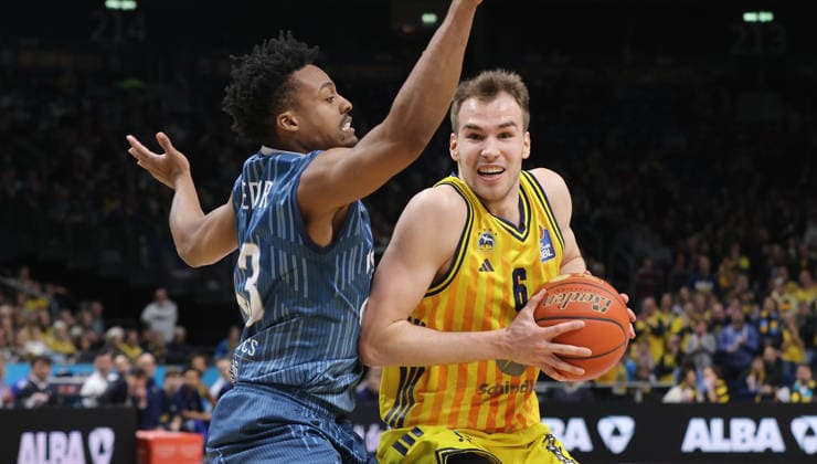 Eric Reed II, Malte Delow on the ball duel Game scene Action Sport Basketball BBL Bundesliga Men 15 Matchday Season 2025 2026 11 01 2026 ALBA Berlin vs MLP Academics Heidelberg