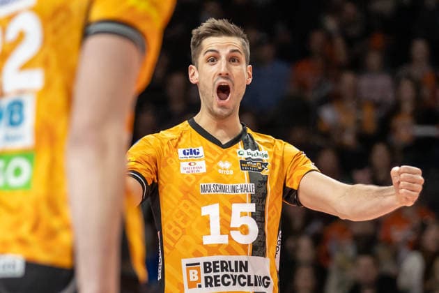 11 01 26, Berlin, Volleyball, Matchday 15, Berlin Recycling Volleys SWD Powervolleys Düren Moritz Reichert BR Volleys is happy about the point win Berlin Recycling Volleys SWD Powervolleys Düren