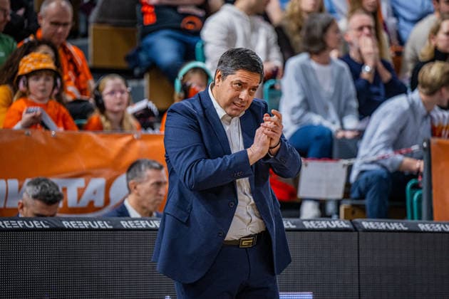1 Basketball Bundesliga, easyCredit BBL, Season 2025 2026, Men, Main Round, Matchday 15, 11 01 2026, RASTA Vechta Fitness First Würzburg Baskets Sasa Filipovski Head Coach Fitness First Würzburg Baskets during the game Vechta RASTA Dome Lower Saxony Germany