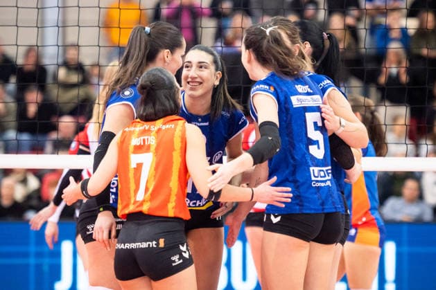 Julia De Paula Allianz MTV Stuttgart, 17 , center is happy with team GER, Allianz MTV Stuttgart ETV Hamburger Volksbank Volleys, Volleyball Bundesliga, VBL, season 2025 2026, 11 01 2026 GER, Allianz MTV Stuttgart ETV Hamburger Volksbank Volleys, Volleyball Bundesliga, VBL, season 2025 2026, 11 01 2026 Stuttgart Copyright: xSandyxDinkelackerx EP_SDR