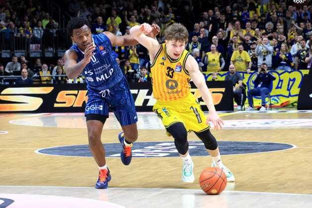 DEU, easyCredit BBL, ALBA vs MLP Academics Heidelberg, 11 01 2026, Uber Arena, Berlin, DEU, easyCredit BBL, ALBA vs MLP Academics Heidelberg, pictured Bennet Hundt ALBA Berlin 33 , DJ Horne Heidelberg 0 nordphotoxGmbHx xEngler nph00076
