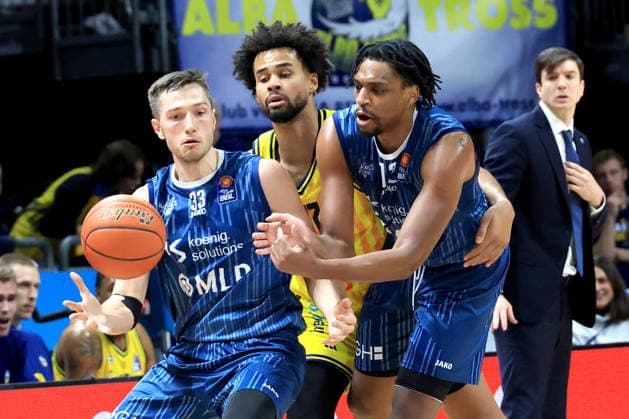 DEU, easyCredit BBL, ALBA vs MLP Academics Heidelberg, 11 01 2026, Uber Arena, Berlin, DEU, easyCredit BBL, ALBA vs MLP Academics Heidelberg, in the picture Norris Agbakoko ALBA Berlin 17 , Ryan Mikesell Heidelberg 33 , Osun Osunniyi Heidelberg 12 nordphotoxGmbHx xEngler nph00076