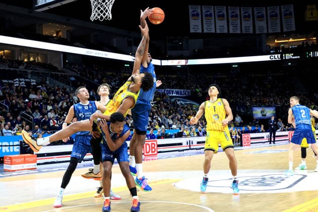 DEU, easyCredit BBL, ALBA vs MLP Academics Heidelberg, 11 01 2026, Uber Arena, Berlin, DEU, easyCredit BBL, ALBA vs MLP Academics Heidelberg, in the picture Norris Agbakoko ALBA Berlin 17 , DJ Horne Heidelberg 0 , Osun Osunniyi Heidelberg 12 nordphotoxGmbHx xEngler nph00076