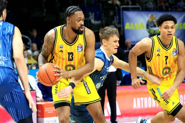 DEU, easyCredit BBL, ALBA vs MLP Academics Heidelberg, 11 01 2026, Uber Arena, Berlin, DEU, easyCredit BBL, ALBA vs MLP Academics Heidelberg, pictured J Wan Roberts ALBA Berlin 13 , Jack Kayil ALBA Berlin 7 , Niklas Wuerzner Heidelberg 2 nordphotoxGmbHx xEngler nph00076