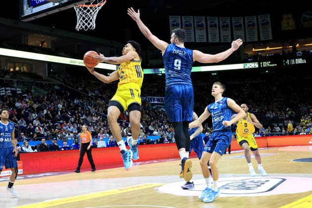 DEU, easyCredit BBL, ALBA vs MLP Academics Heidelberg, 11 01 2026, Uber Arena, Berlin, DEU, easyCredit BBL, ALBA vs MLP Academics Heidelberg, pictured Jack Kayil ALBA Berlin 7 , Paul Zipser Heidelberg 9 , Niklas Wuerzner Heidelberg 2 nordphotoxGmbHx xEngler nph00076