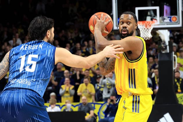 DEU, easyCredit BBL, ALBA vs MLP Academics Heidelberg, 11 01 2026, Uber Arena, Berlin, DEU, easyCredit BBL, ALBA vs MLP Academics Heidelberg, in the picture J Wan Roberts ALBA Berlin 13 , Marcel Kessen Heidelberg 15 nordphotoxGmbHx xEngler nph00076