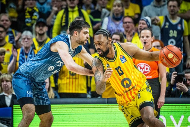Basketball Berlin 11 01 2026 Season 2025 2026 EasyCredit BBL 1 Bundesliga Men, Men Alba Berlin MLP Academics Heidelberg J wan Roberts Alba Berlin, No 13 Mateo Seric Heidelberg, No 21