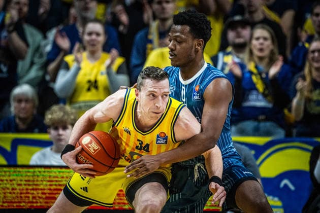 Basketball Berlin 11 01 2026 Season 2025 2026 EasyCredit BBL 1 Bundesliga Men, Men Alba Berlin MLP Academics Heidelberg Justin Bean Alba Berlin, No 34 DJ Horne Heidelberg, No 00