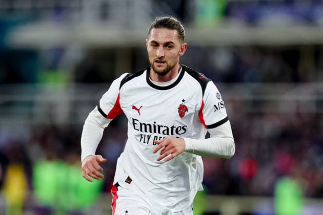 ACF Fiorentina v AC Milan - Serie A Enilive Adrien Rabiot of AC Milan looks on during the serie Serie A Enilive match between ACF Fiorentina and AC Milan at Stadio Artemio Franchi on January 11, 2026 in Florence, Italy Florence Stadio Artemio Franchi Florence Italy Copyright: xGiuseppexMaffiax 260111SERIEA_Fiorentina-Milan_GM_07929