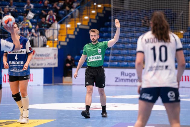 HSG Blomberg Lippe GER vs Chambray Touraine Handball FRA , Handball, EHF European League Women, Group phase, 11 1 2026, Season 2025 2026, Lemgo Vojtech Benus Referee indicates timeout Lemgo Phoenix Contact Arena Germany
