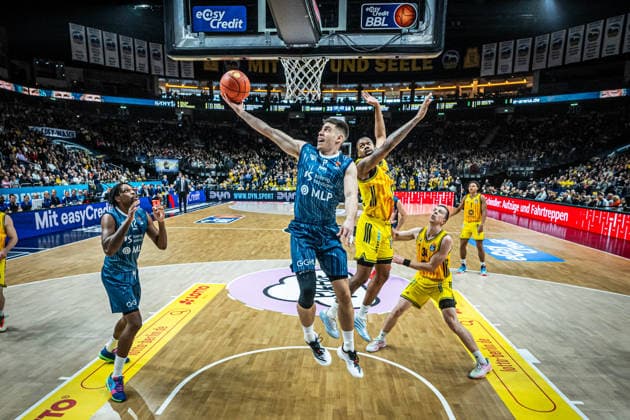 Basketball Berlin 11 01 2026 Season 2025 2026 EasyCredit BBL 1 Bundesliga Men, Men Alba Berlin MLP Academics Heidelberg Dusan Neskovic Heidelberg, No 07 J wan Roberts Alba Berlin, No 13