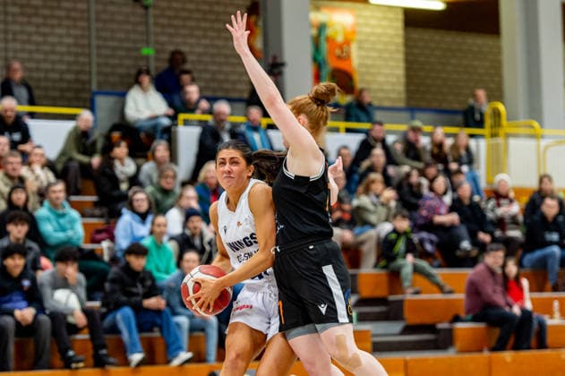Natalie Villaflor Wings Leverkusen,No 43 in action against Lea Wolff Talents BonnRhöndorf,No 77 DEU, Leverkusen, 11 01 2026 Basketball, Women 2 Bundesliga Nord, Matchday 14, Wings Leverkusen Talents BonnRhöndorf