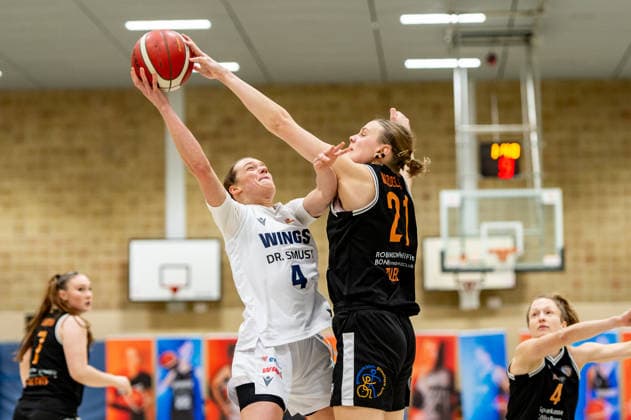 Nici Egert Wings Leverkusen,No 04 in action against Martha Middeler Talents BonnRhöndorf,No 21 DEU, Leverkusen, 11 01 2026 Basketball, Women 2 Bundesliga Nord, Matchday 14, Wings Leverkusen Talents BonnRhöndorf
